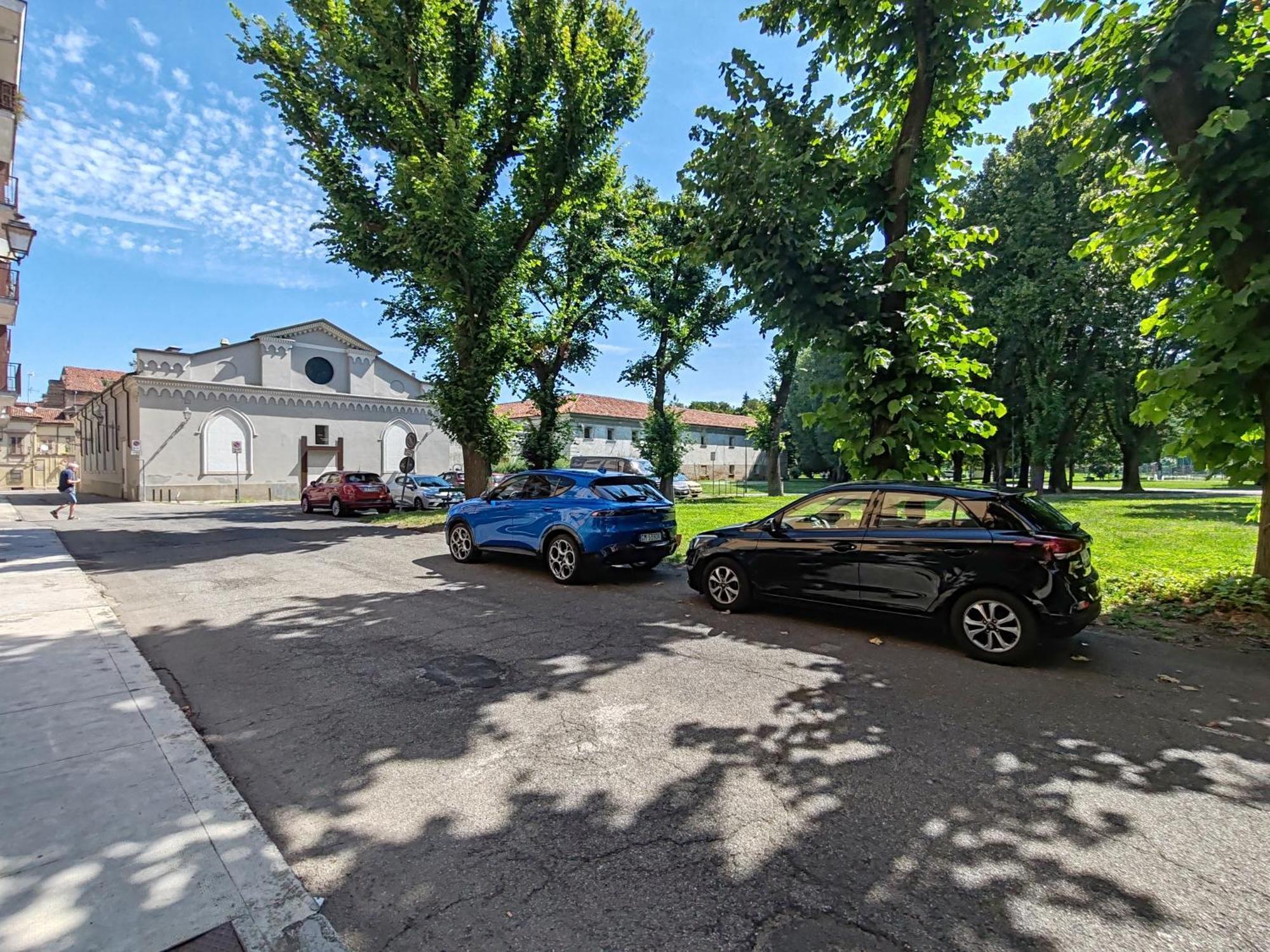 Zen Studio In The Center With Free Parking And 24Hours Automatic Check-In Казале-Монферрато Экстерьер фото